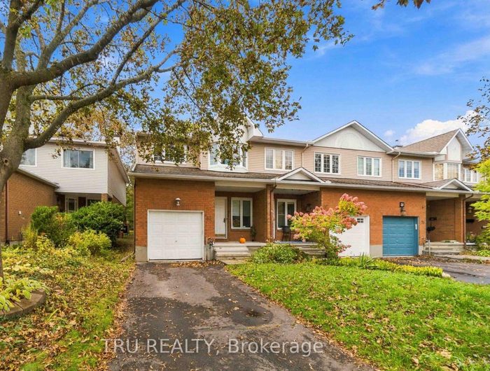 Hunter's Glen Crescent streetscape in Ottawa's Greenboro neighbourhood